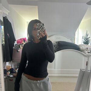 Skims Cotton Jersey Long Sleeve T-Shirt in Soot Size XS